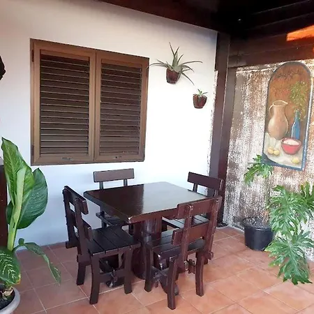 Nyaraló 2 Bedrooms House With Sea View Private Pool And Enclosed Garden At Tinajo Tinajo