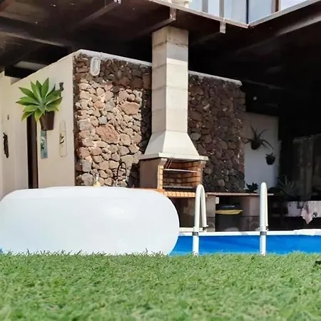 Nyaraló 2 Bedrooms House With Sea View Private Pool And Enclosed Garden At Tinajo Tinajo