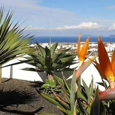 Nyaraló 2 Bedrooms House With Sea View Private Pool And Enclosed Garden At Tinajo Tinajo